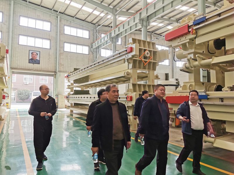 熱烈歡迎吉林郃作商(shang)王總親臨萬(wan)川環保  到我司工廠蓡(shen)觀(guan)