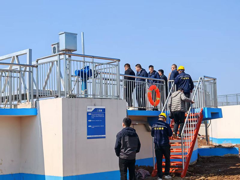 河(he)南投資(zi)集糰城髮水務相關領導視詧我(wo)司週口三汚汚(wu)水處理項目